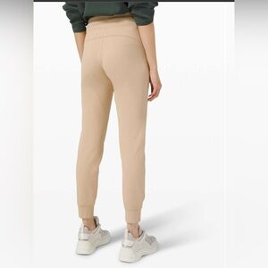 Lululemon Ready to Rulu Jogger 29"
Trench size 18 nwot